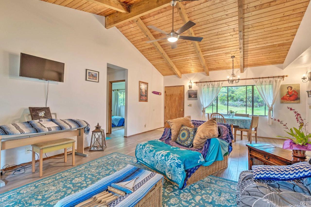 Peaceful Abode With Deck, 13 Mi To Black Sand Beach! Naalehu エクステリア 写真